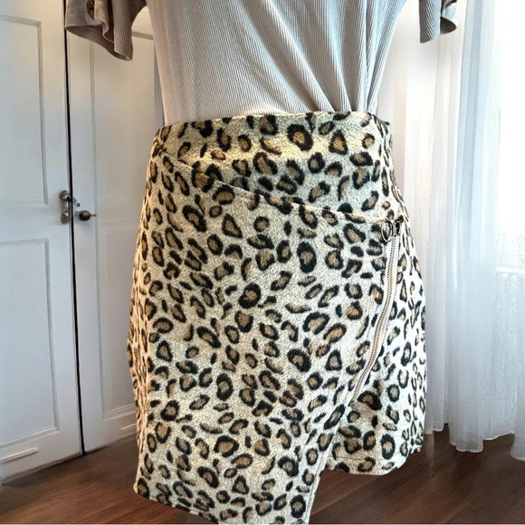 hayden Los Angeles Mini Skirt Leopard Print Asymmetrical Faux Wrap Wool Blend Md - Picture 1 of 9